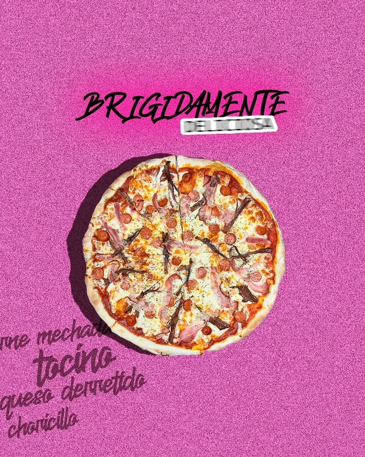 Pizza a la barbacoa con mucho queso