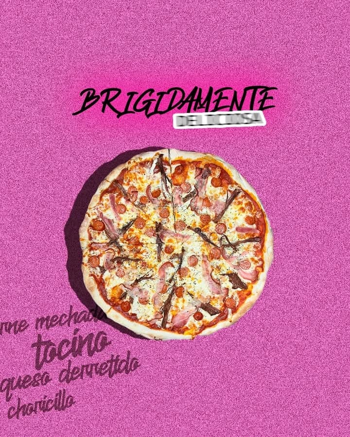 Pizza a la barbacoa con mucho queso